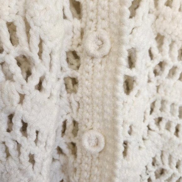 Vintage Crochet Shawl Poncho 70s Witchy Boho bohemian Cottagecore White Fringe - Picture 3 of 8